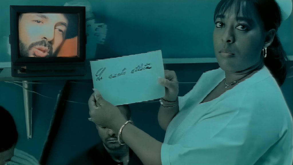 This moment from “El Niágara en Bicicleta” — the nurse handing over a note that says “Lo siento, atleta” — is a perfect snapshot of how you can learn Spanish with music while picking up real Dominican humor and expressions.